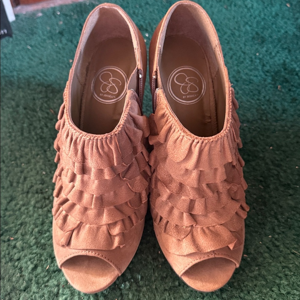 Jessica Simpson Brown Ruffle Peep Toe Heels